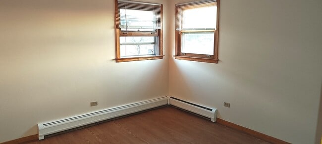 Building Photo - 2412 N 76th Ave