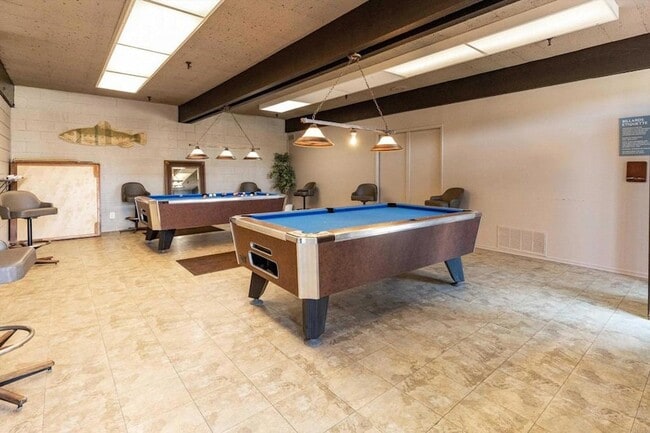 Building Photo - 1560 Circa Del Lago