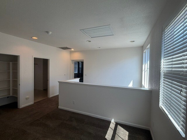 Building Photo - Gorgeous Modesto Home 3 Bedroom 2.5 Bathroom