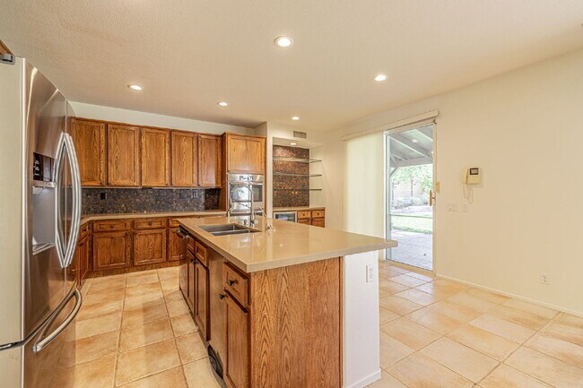 Building Photo - Executive 5-Bedroom Pool Home with Dual Master Suites in Stevenson Ranch