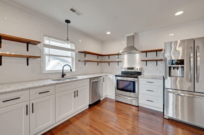 Building Photo - Beautiful bungalow in fabulous Durham location!