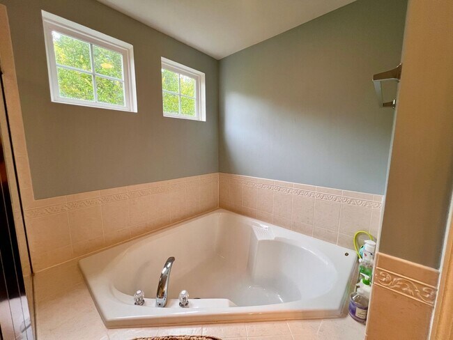 Building Photo - 5920 Nicolet Ct