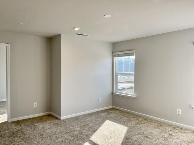 Building Photo - 5899 Wheeler Ridge Rd