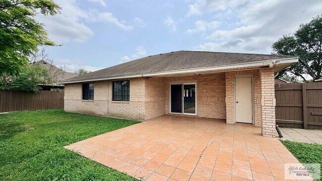 Building Photo - 1587 Pinion Dr