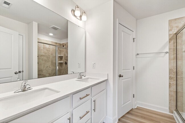 Building Photo - Beautiful Modern 3BR Townhome in the Heart of Wendell!