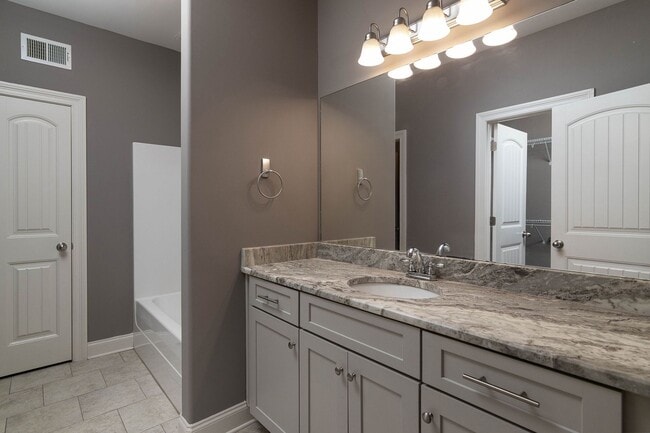 Building Photo - 530 Fifer Cir