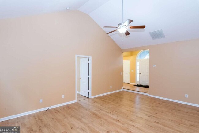 Building Photo - 235 Summer Hill Cir