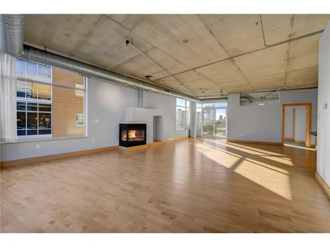 Building Photo - 150 NE 2nd St