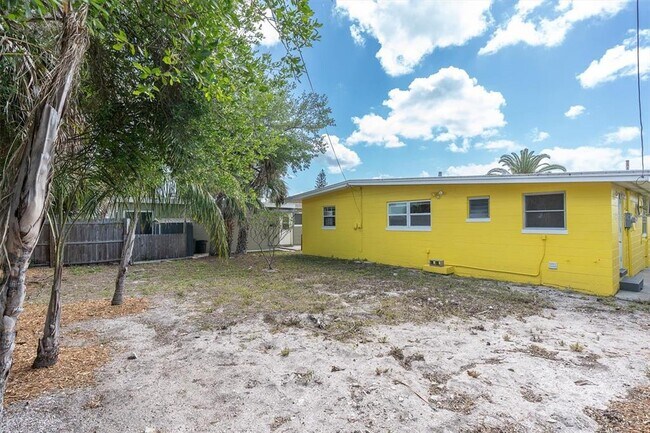 Building Photo - 333 72nd Ave