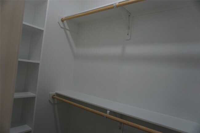Building Photo - 9864 Arbor Oak