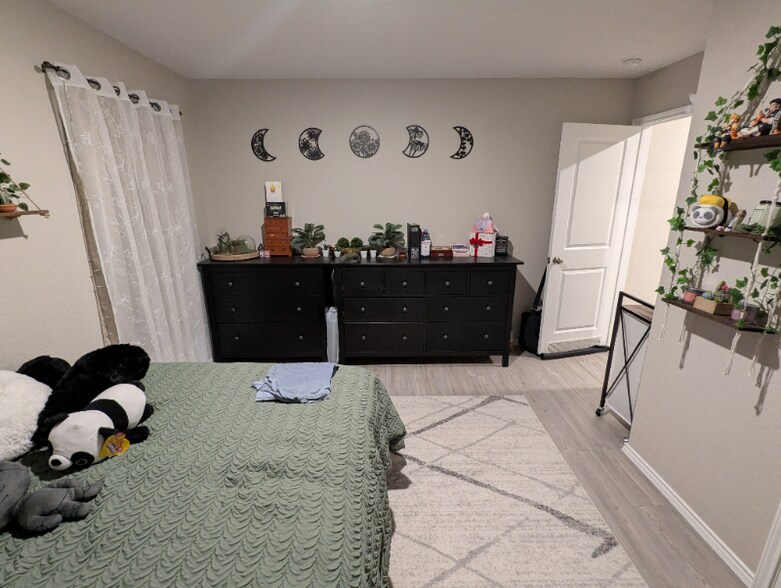 Building Photo - 9951 Flax Ml Dr