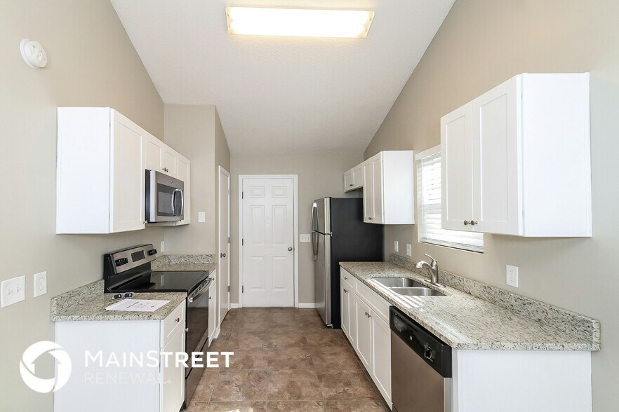 Building Photo - 1826 Killarney Dr SW