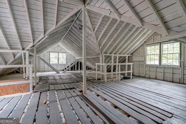 Building Photo - 781 Courtenay Dr NE