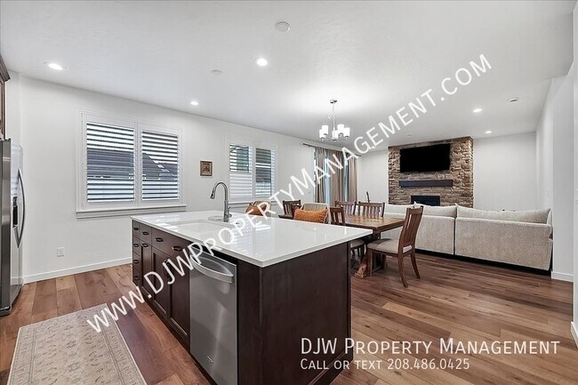 Building Photo - 14588 Cooper Sunrise Dr
