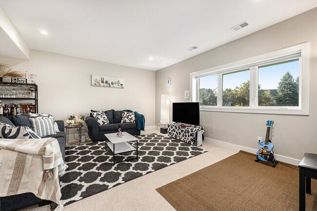 Building Photo - 3760 Jason Ridge Ln SW