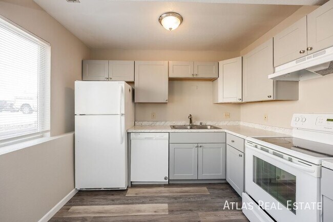 Building Photo - 3310 Cochran Dr