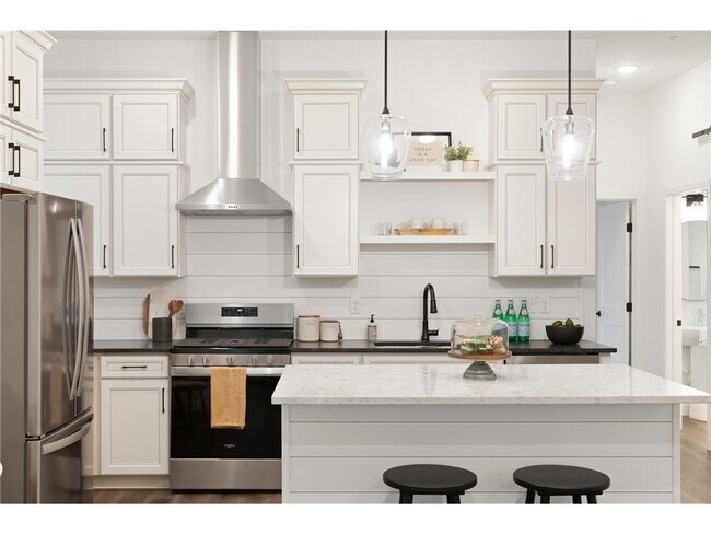 Building Photo - 366 Magnolia Ln