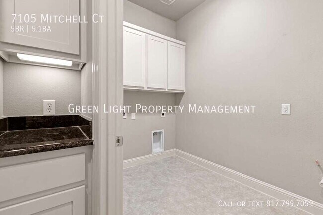 Building Photo - 7105 Mitchell Ct