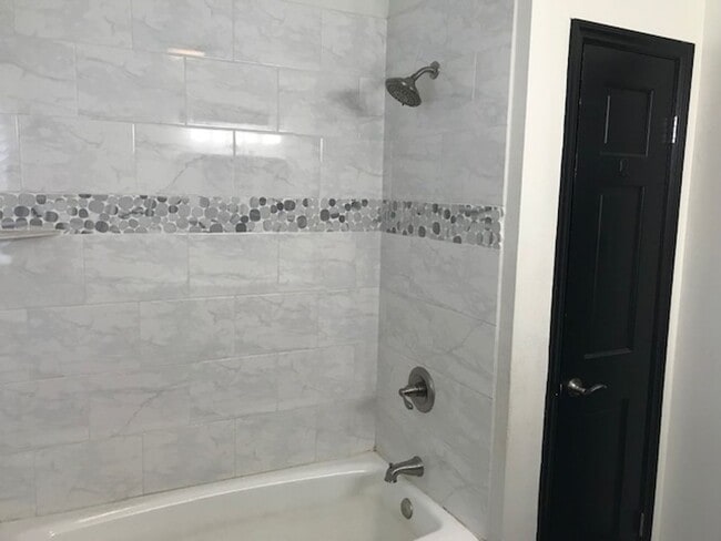 Building Photo - Breckenridge House