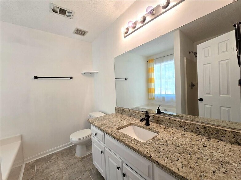 Building Photo - 245 Crofton Ridge