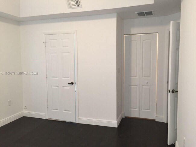 Building Photo - 10902 NW 83rd St