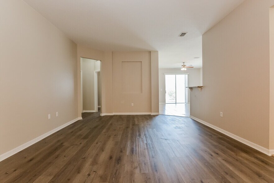 Building Photo - 5471 Silver Thistle Ln
