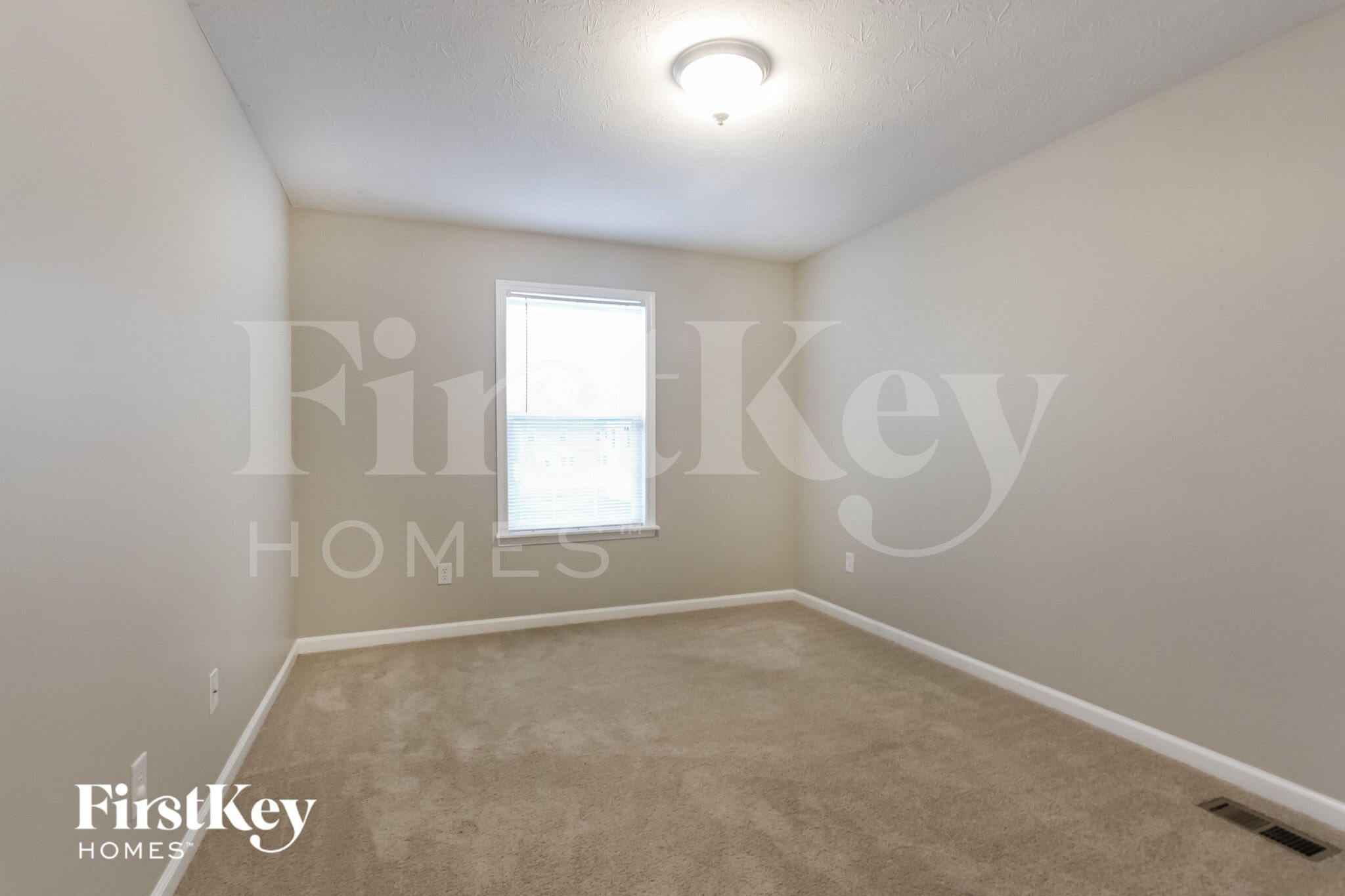 Building Photo - 5776 Bluff View Ln