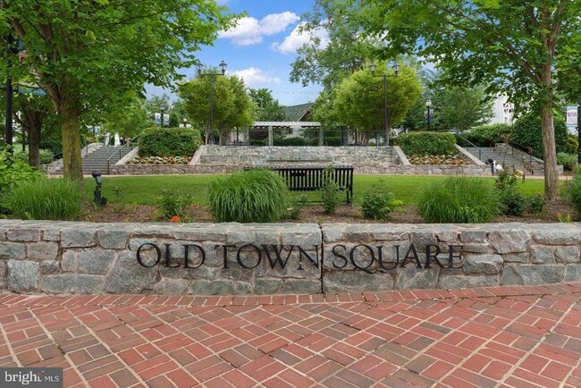 Building Photo - 10665 Yorktown Ct