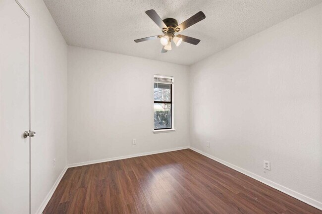 Building Photo - "Charming 3-Bed Home with Spacious Layout in Ft Worth – Aledo School District"