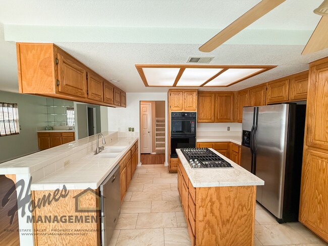 Building Photo - Homes Management - Escondido Home