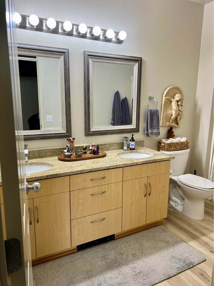 Master Double Vanity - 737 241st Ln SE
