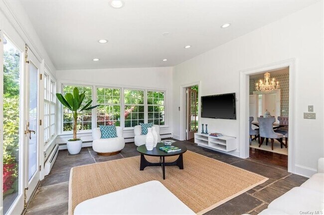 Building Photo - 77 Pleasant Ridge Rd