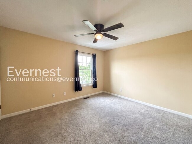 Building Photo - 2-Bed/1.5-Bath Town Home/Available Now!