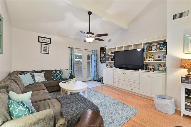 Building Photo - 2800 Longmire Dr