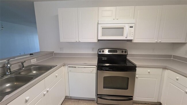 Building Photo - 8828 Grand Palms Cir