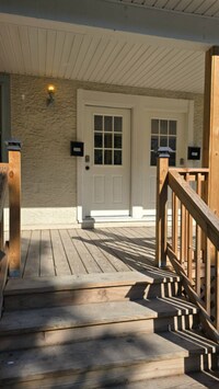 Building Photo - 3 Bedroom Duplex