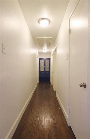 Building Photo - 717 Greenleaf Dr