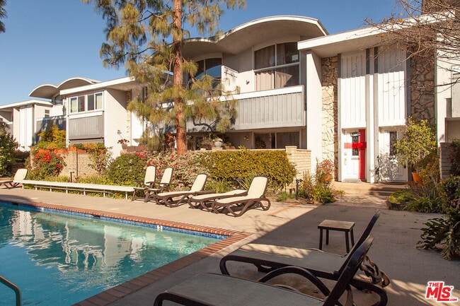 Building Photo - 4804 La Villa Marina