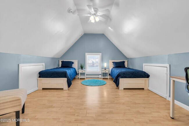 Building Photo - 6 Center St