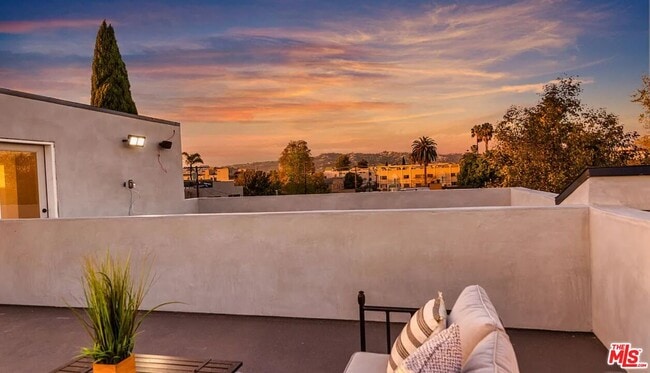 Building Photo - 1637 S Sherbourne Dr