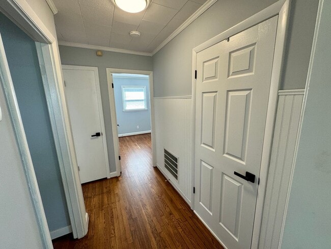 Building Photo - Move-in Ready!