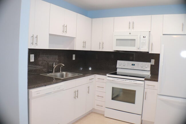 Building Photo - 464 Burgundy N