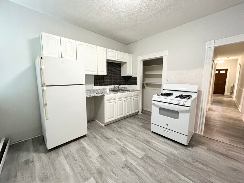 Building Photo - 8 Oakland St