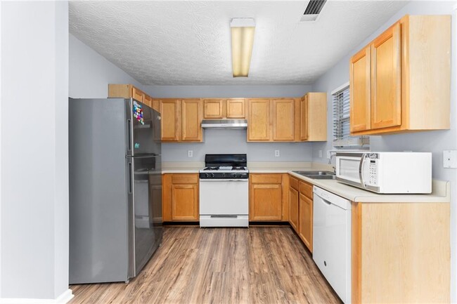 Building Photo - 400 Spring Head Dr SE