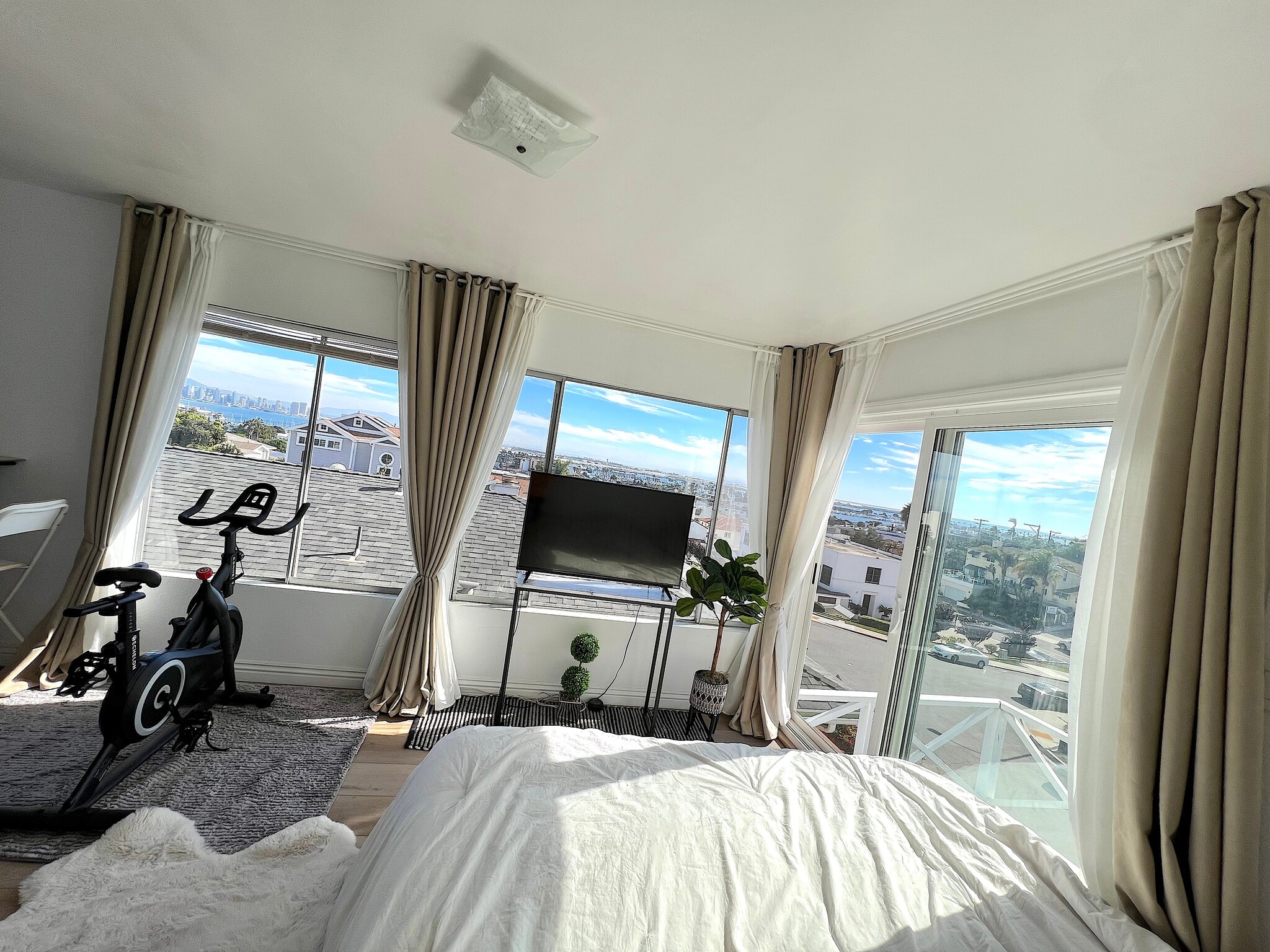 Building Photo - 3312 Avenida de Portugal