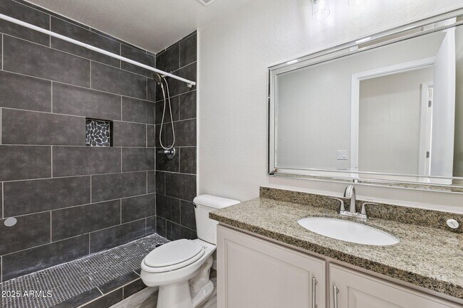 Building Photo - 33602 N Roadrunner Ln