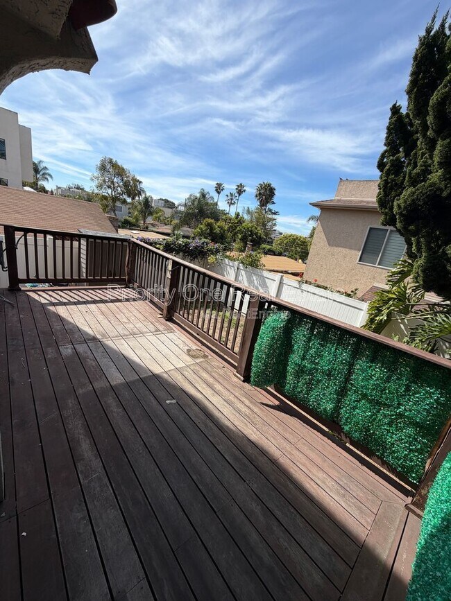 Building Photo - 4070 Riviera Dr