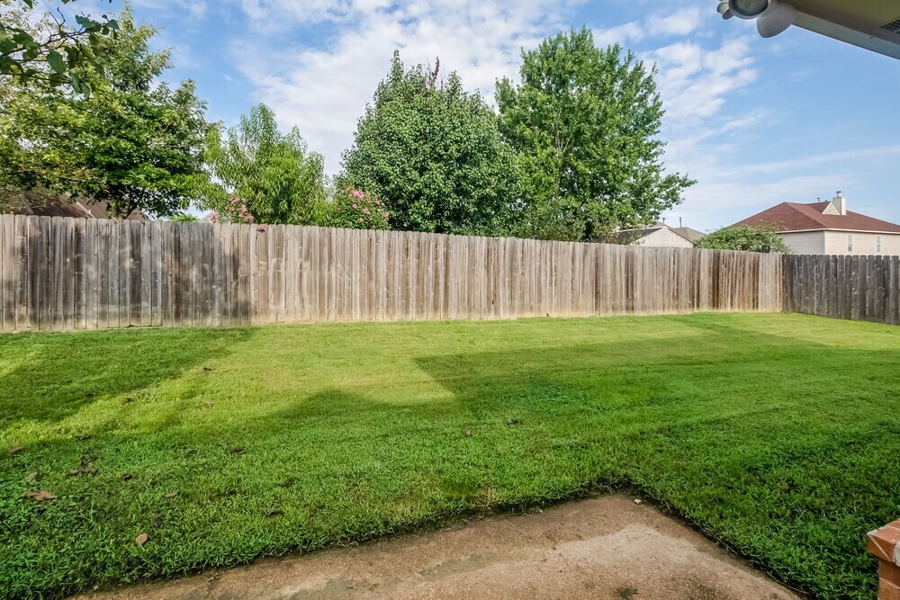 Building Photo - 5041 Thornebrook Cove