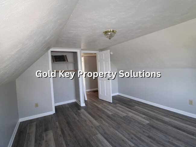 Building Photo - 2-Story 3 BR 1 BA House with Dining Room SECTION 8 APPROVED