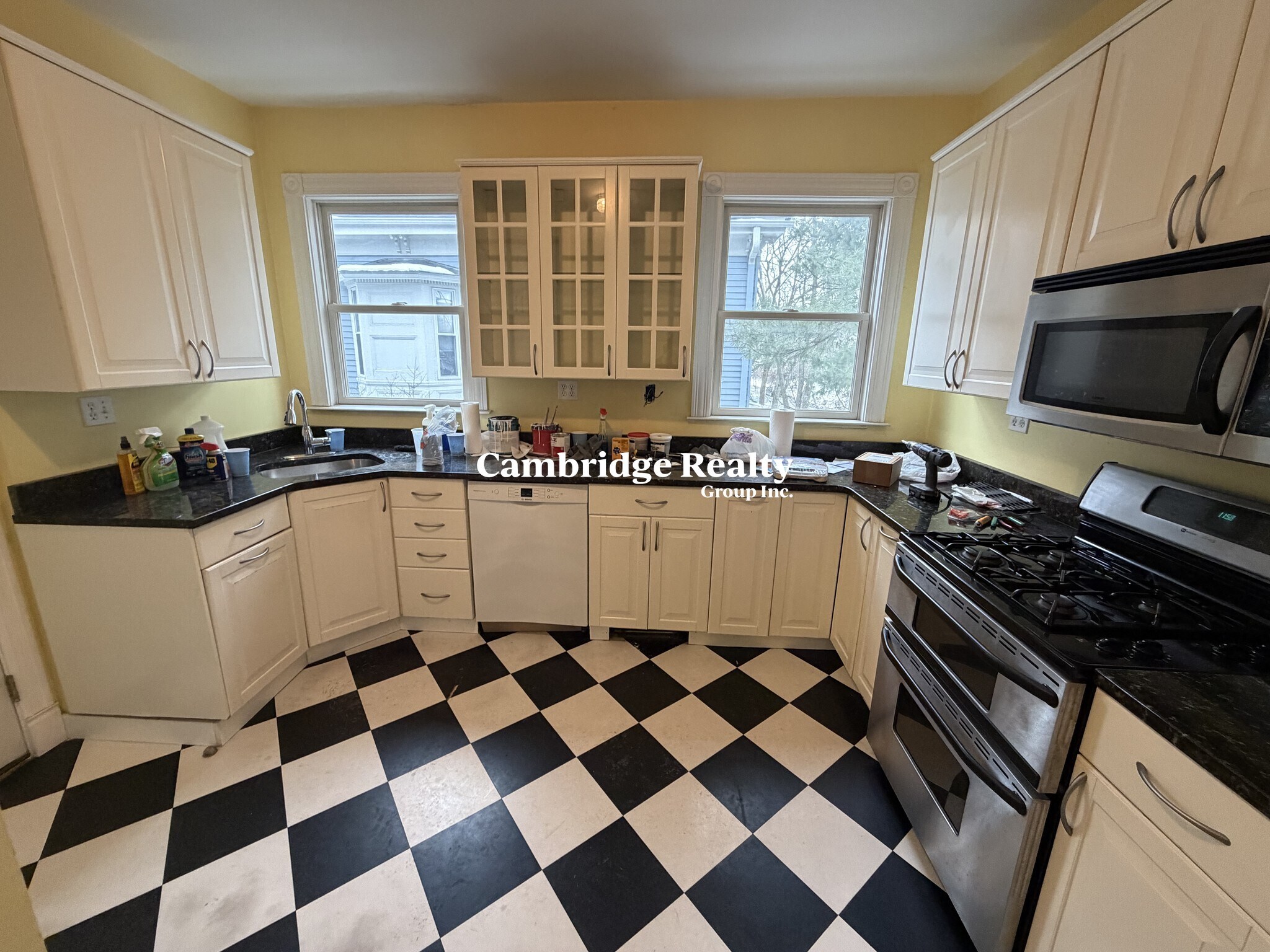 Building Photo - 71 Putnam Ave